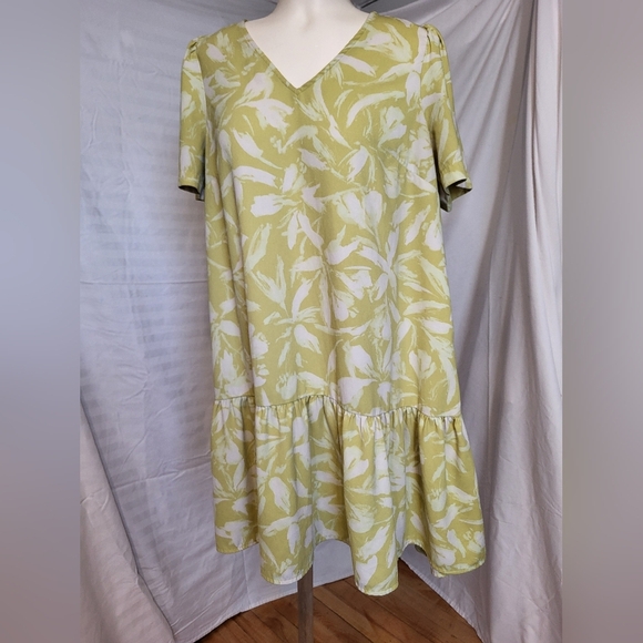 A New Day Floral Print Dress in Green and White, Size Medium - Picture 3 of 8